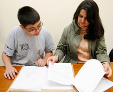 O estudante do 8º ano Bruno Kauan Lunardon, de 13 anos, é um dos alunos que participam da sala de recursos para altas habilidades