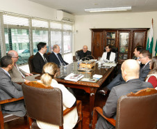 Representantes do Ministério Público do Paraná apresentaram nesta quarta-feira (29), em Curitiba, a nova edição do projeto Geração Atitude à secretária de Estado da Educação, professora Ana Seres. O objetivo do projeto é promover a cidadania e a participação social nos estudantes da rede estadual de ensino. 