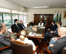 Representantes do Ministério Público do Paraná apresentaram nesta quarta-feira (29), em Curitiba, a nova edição do projeto Geração Atitude à secretária de Estado da Educação, professora Ana Seres. O objetivo do projeto é promover a cidadania e a participação social nos estudantes da rede estadual de ensino. 
