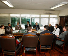 Representantes do Ministério Público do Paraná apresentaram nesta quarta-feira (29), em Curitiba, a nova edição do projeto Geração Atitude à secretária de Estado da Educação, professora Ana Seres. O objetivo do projeto é promover a cidadania e a participação social nos estudantes da rede estadual de ensino. 
