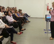 Os diretores e pedagogos de todas as escolas e colégios estaduais atendidos pela regional de educação de Cianorte participaram de uma reunião para conhecer as opções de oficinas disponíveis para a realização do Formação em Ação 2015 do primeiro semestre. A reunião foi aberta pela chefe da regional, Yolanda Oliveira.
