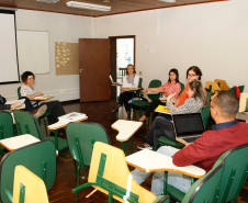Representantes da SEED, SETI e de instituições de ensino superior fizeram um ciclo de debates sobre o Programa de Desenvolvimento Educacional (PDE).