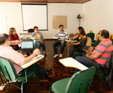 Representantes da SEED, SETI e de instituições de ensino superior fizeram um ciclo de debates sobre o Programa de Desenvolvimento Educacional (PDE).