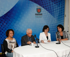 Lançamento do programa “Educação Ambiental em Ação na Educação Básica”, com a representante do Ministério Público de Proteção do Meio Ambiente, Vanderleia Aparecida, representante do Conselho de Educação, Cleto de Assis, secretária da Educação, Ana Seres Trento Comin, e a representante da Secretaria da Ciência, Tecnologia e Ensino Superior, Tania Mara Doningues.