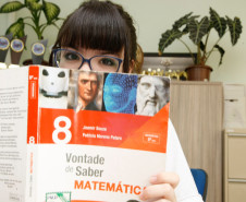 Sarah Danielle Baum de Witt, estudante do 8º do Colégio Estadual Leôncio Correia, em Curitiba, estuda matemática e física nas horas vagas, em casa, e incentiva os colegas a também participarem da Obmep