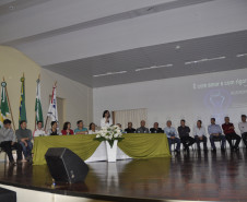 A secretária de Estado da Educação, Ana Seres, destacou nesta sexta-feira (14), em visita a Pato Branco, a recuperação do Estado como um todo, ao afirmar que hoje o Paraná pode honrar os compromissos a fornecedores, credores, diferente de outros estados que estão em situação mais delicada por não ter feito ajuste fiscal.