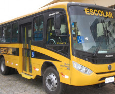O ônibus tem capacidade para transportar 42 alunos sentados e possui plataforma de elevação, para estudantes que utilizam cadeira de rodas. O veículo também é mais alto, adaptado para circular em estradas de difícil acesso. O investimento foi de R$ 255 mil, recursos do Fundo Nacional de Desenvolvimento da Educação (FNDE).