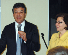 O governador Beto Richa esteve nesta segunda-feira (24) no encontro promovido pela Secretaria de Estado da Educação com diretores e chefes de departamentos da Pasta e os chefes dos 32 Núcleos Regionais de Educação (NREs). O objetivo é debater temas relacionados à área e questões pedagógicas. 