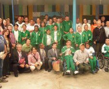 Os alunos da Escola de Educação Especial Daniela, Emanoela e Soraia, em Guaratuba, receberam nessa última sexta-feira (21) uma comitiva de Hyogo, província do Japão. Os representantes estrangeiros vieram conhecer as atividades artísticas realizadas pela escola do Projeto Manguezais.