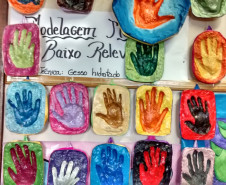 Atividades artísticas também estão ajudando no desenvolvimento dos alunos da Escola de Educação Especial João Vianei, em Cafelândia. Na Semana Nacional da Pessoa com Deficiência Intelectual e Múltipla, a escola realizará uma exposição de arte intitulada Mãos Especiais, inspirada nas obras de um artista local. 