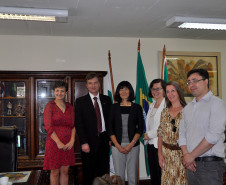 A secretária de Estado da Educação, professora Ana Seres, recebeu, nesta terça-feira (01), em seu gabinete, a supervisora educacional japonesa Shimauchi Mitsuko, do município japonês de Toyohashi. Participaram da reunião também o diretor-geral da SEED, Edmundo da Veiga; a superintendente de Educação, Fabiana Cristina Campos; a superintendente de Desenvolvimento Educacional, Vanda Dolci Garcia; e o diretor de Políticas e Programas Educacionais, Eziquiel Menta.