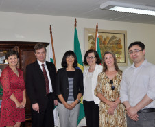 A secretária de Estado da Educação, professora Ana Seres, recebeu, nesta terça-feira (01), em seu gabinete, a supervisora educacional japonesa Shimauchi Mitsuko, do município japonês de Toyohashi. Participaram da reunião também o diretor-geral da SEED, Edmundo da Veiga; a superintendente de Educação, Fabiana Cristina Campos; a superintendente de Desenvolvimento Educacional, Vanda Dolci Garcia; e o diretor de Políticas e Programas Educacionais, Eziquiel Menta.