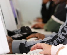 Está disponível o edital para os Exames Estaduais de Educação de Jovens e Adultos/2015 – Oferta online. Inscrições começam na terça (8).