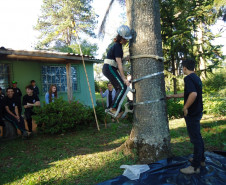 Encontro serviu para alunos do 9° ano de escolas da região conhecerem cursos e estrutura do centro florestal de educação profissional.
