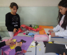 Desde 2012, o Comitê do Voluntariado da Sanepar em Pato Branco confecciona bonecos com os tubetes descartados das bobinas das contas de água e esgoto