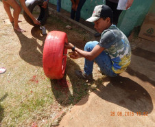 Preservar o meio ambiente, reciclar resíduos sólidos e cuidar da escola. São algumas das primeiras lições que os alunos e visitantes aprendem ao chegar ao Colégio Estadual do Campo São Jorge, em São Jerônimo da Serra, na região Norte do Estado. A educação ambiental é trabalhada de maneira interdisciplinar diariamente por meio de atividades teóricas e práticas.