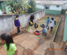Preservar o meio ambiente, reciclar resíduos sólidos e cuidar da escola. São algumas das primeiras lições que os alunos e visitantes aprendem ao chegar ao Colégio Estadual do Campo São Jorge, em São Jerônimo da Serra, na região Norte do Estado. A educação ambiental é trabalhada de maneira interdisciplinar diariamente por meio de atividades teóricas e práticas.