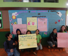 Preservar o meio ambiente, reciclar resíduos sólidos e cuidar da escola. São algumas das primeiras lições que os alunos e visitantes aprendem ao chegar ao Colégio Estadual do Campo São Jorge, em São Jerônimo da Serra, na região Norte do Estado. A educação ambiental é trabalhada de maneira interdisciplinar diariamente por meio de atividades teóricas e práticas.