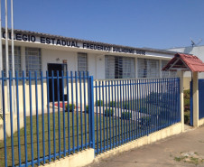 Em Piên, município de 11 mil habitantes, na Região Metropolitana de Curitiba, o Colégio Estadual Frederico Guilherme Giese é um exemplo de boa gestão dos recursos financeiros. O colégio tem mil alunos e recebe cotas mensais do Fundo Rotativo no valor de R$ 2,9 mil.