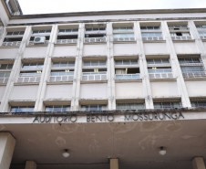Cerca de 300 professores de todo o Paraná participaram de curso de atualização em Curitiba.