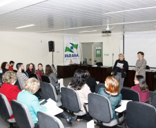 A Secretaria de Estado da Educação, em conjunto com outras secretarias e órgãos que representam a sociedade civil, lançará uma campanha para debater o problema da violência contra a mulher. A primeira reunião para definir estratégias e ações de trabalho aconteceu nesta sexta-feira (11), em Curitiba. As ações serão desenvolvidas em longo prazo.