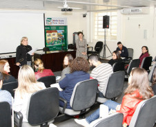 A Secretaria de Estado da Educação, em conjunto com outras secretarias e órgãos que representam a sociedade civil, lançará uma campanha para debater o problema da violência contra a mulher. A primeira reunião para definir estratégias e ações de trabalho aconteceu nesta sexta-feira (11), em Curitiba. As ações serão desenvolvidas em longo prazo.