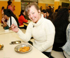 Beatriz Proença, 17 anos, do 1º ano, repetiu o prato. “Gosto bastante do risoto, é minha receita preferida. Como todos os dias na escola, as refeições servidas são bem gostosas”, disse.