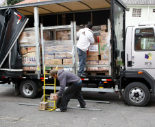 O Governo do Paraná está enviando às escolas estaduais e conveniadas a terceira remessa de alimentos não perecíveis da merenda escolar
