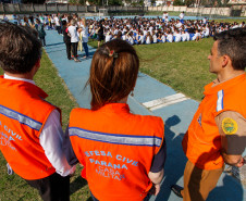 Os 5 mil alunos do Colégio Estadual do Paraná, em Curitiba, participaram nesta quinta-feira (17) de um exercício simulado de plano de abandono do prédio. A atividade é uma ação do Programa Brigadas Escolares - Defesa Civil na Escola.