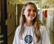 A aluna Rhanna Viana Sarot, de 14 anos, do 9º ano, participou de todos os treinamentos no Colégio Estadual. As informações que recebeu foram repassadas para os pais e familiares. “Sempre comento em casa o que aprendemos na prevenção de situações de emergência, de como se portar. Aqui na escola todo mundo sabe como agir se acontecer algo, que precisa ter calma e sair de forma organizada para não ter o risco de ser pisoteado”, disse Rhanna.
