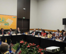 Professora Ana Seres representa o Paraná no encontro do Consed, que será encerrado nesta sexta-feira (25), em Campo Grande (MS).
