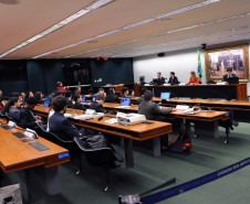 Dois estudantes da rede estadual de ensino do Paraná participaram da 12