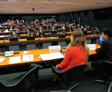 Dois estudantes da rede estadual de ensino do Paraná participaram da 12