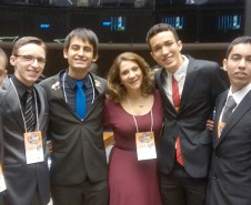 Dois estudantes da rede estadual de ensino do Paraná participaram da 12