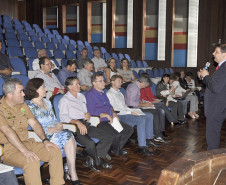 Em reunião realizada nesta terça-feira (29), no auditório do Colégio da Polícia Militar do Paraná, em Curitiba, a Secretaria de Estado da Educação (SEED) propôs a garantia de professores (20 horas para as áreas da Base Nacional Comum) e técnicos (com 40 horas onde é ofertado curso técnico) às Casas Familiares Rurais, a partir do próximo ano
