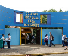A Secretaria de Estado da Educação do Paraná definiu o cronograma das matrículas e rematrículas da rede estadual de ensino para o ano letivo de 2016.