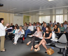 Os chefes dos 32 Núcleos Regionais de Educação do Paraná estão reunidos nesta terça (6) e quarta-feira (7) para discutir o planejamento educacional de 2016. As reuniões são em Curitiba, na sede do Núcleo Regional da Área Metropolitana Norte, no bairro Santa Cândida, e na Secretaria de Estado da Educação, na Vila Izabel.