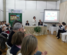 Os chefes dos 32 Núcleos Regionais de Educação do Paraná estão reunidos nesta terça (6) e quarta-feira (7) para discutir o planejamento educacional de 2016. As reuniões são em Curitiba, na sede do Núcleo Regional da Área Metropolitana Norte, no bairro Santa Cândida, e na Secretaria de Estado da Educação, na Vila Izabel. 