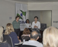 Os chefes dos 32 Núcleos Regionais de Educação do Paraná estão reunidos nesta terça (6) e quarta-feira (7) para discutir o planejamento educacional de 2016. As reuniões são em Curitiba, na sede do Núcleo Regional da Área Metropolitana Norte, no bairro Santa Cândida, e na Secretaria de Estado da Educação, na Vila Izabel. 