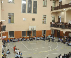 O dia do professor, celebrado nesta quinta-feira (15), foi de muitas homenagens no Instituto de Educação do Paraná Professor Erasmo Pilotto, em Curitiba. Os alunos se organizaram e fizeram apresentações de música, dança e teatro.