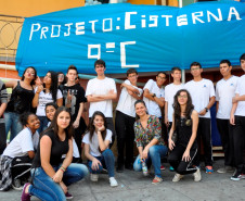 O tema foi escolhido para conscientizar os estudantes e comunidade sobre a escassez de água própria para o consumo humano.