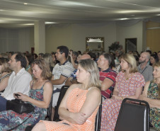 A melhoria da qualidade de ensino ofertado aos cerca de cinco mil estudantes dos colégios estaduais agrícolas e no colégio estadual florestal é tema do Simpósio Eixo Tecnológico Recursos Naturais, promovido pela Secretaria de Estado da Educação. O evento começou nesta segunda-feira (19), em Foz do Iguaçu, no Oeste do Paraná e conta com a participação de 200 profissionais da educação.