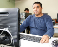  Alexandre Henrique dos Santos teve que abandonar os estudos para se dedicar ao trabalho, ainda na adolescência