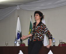 A oficina incentiva o desenvolvimento de atividades da agroindústria nos colégios agrícolas. “Precisamos assegurar as condições de aprendizagem dos nossos alunos. A formação dos professores e funcionários garante que os alunos complementem nos colégios a teoria que recebem dos conteúdos das disciplinas”, explicou a coordenadora de Processos e Projetos do Departamento de Educação e Trabalho, Laurita Menjon.