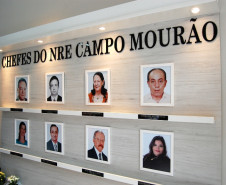 A secretária da Educação, professora Ana Seres, participou da inauguração da galeria de chefes do Núcleo Regional de Educação (NRE) de Campo Mourão, na sexta-feira (23). O evento contou com a presença de ex-chefes do Núcleo, de familiares e autoridades da região.