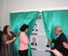 A secretária da Educação, professora Ana Seres, participou da inauguração da galeria de chefes do Núcleo Regional de Educação (NRE) de Campo Mourão, na sexta-feira (23). O evento contou com a presença de ex-chefes do Núcleo, de familiares e autoridades da região.