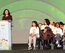 Estudantes e professores da rede estadual de ensino foram premiados nesta segunda-feira (26), em Pinhais, Região Metropolitana de Curitiba, por trabalhos feitos em sala de aula relacionados à sustentabilidade energética. A premiação é promovida pelo Programa Agrinho, da Federação da Agricultura do Estado do Paraná (Faep) e Serviço Nacional de Aprendizagem Rural (Senar).