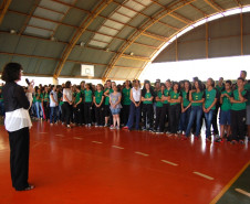 As escolas estaduais com as melhores gestões financeiras no Núcleo Regional de Educação de Maringá foram premiadas, na quinta-feira (22), dentro do projeto “Prêmio Gestão CAF”. O Colégio Estadual Helena Kolody, de Sarandi, ficou com a primeira colocação. Em segundo lugar ficou o Colégio Estadual Tania Varela, de Maringá, e em terceiro a Escola Estadual Irmã Maria Antona, de Sarandi. 