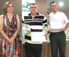 As escolas estaduais com as melhores gestões financeiras no Núcleo Regional de Educação de Maringá foram premiadas, na quinta-feira (22), dentro do projeto “Prêmio Gestão CAF”. O Colégio Estadual Helena Kolody, de Sarandi, ficou com a primeira colocação. Em segundo lugar ficou o Colégio Estadual Tania Varela, de Maringá, e em terceiro a Escola Estadual Irmã Maria Antona, de Sarandi. 