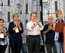 Em encontro com mais de 600 professores, pais e alunos, o governador Beto Richa reafirmou nesta quarta-feira (28) o compromisso de priorizar os investimentos em educação e valorizar os profissionais da área. “A educação é um instrumento de emancipação humana e social e de construção da cidadania. Vocês, professores, garantem uma sociedade melhor para se viver. Podem contar com nosso apoio irrestrito”, disse Richa.